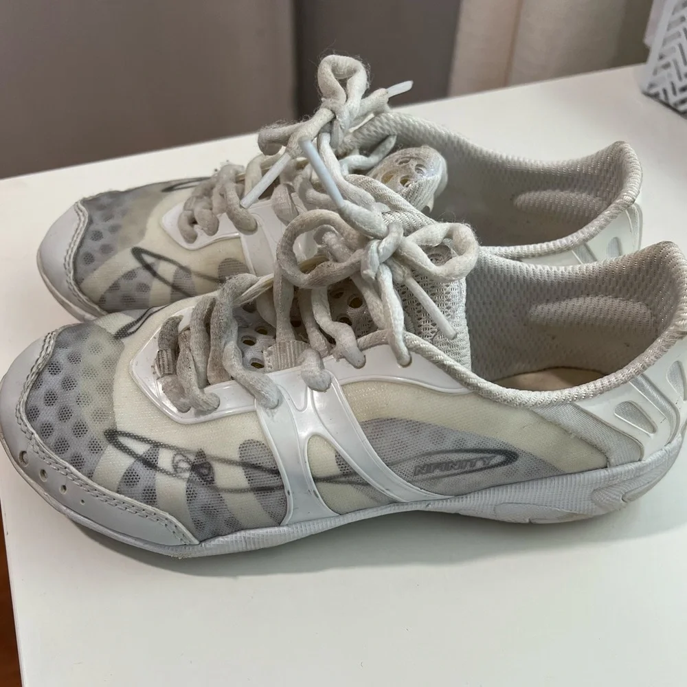 Nfinity Vengeance White cheer Shoes - Picture 2 of 4